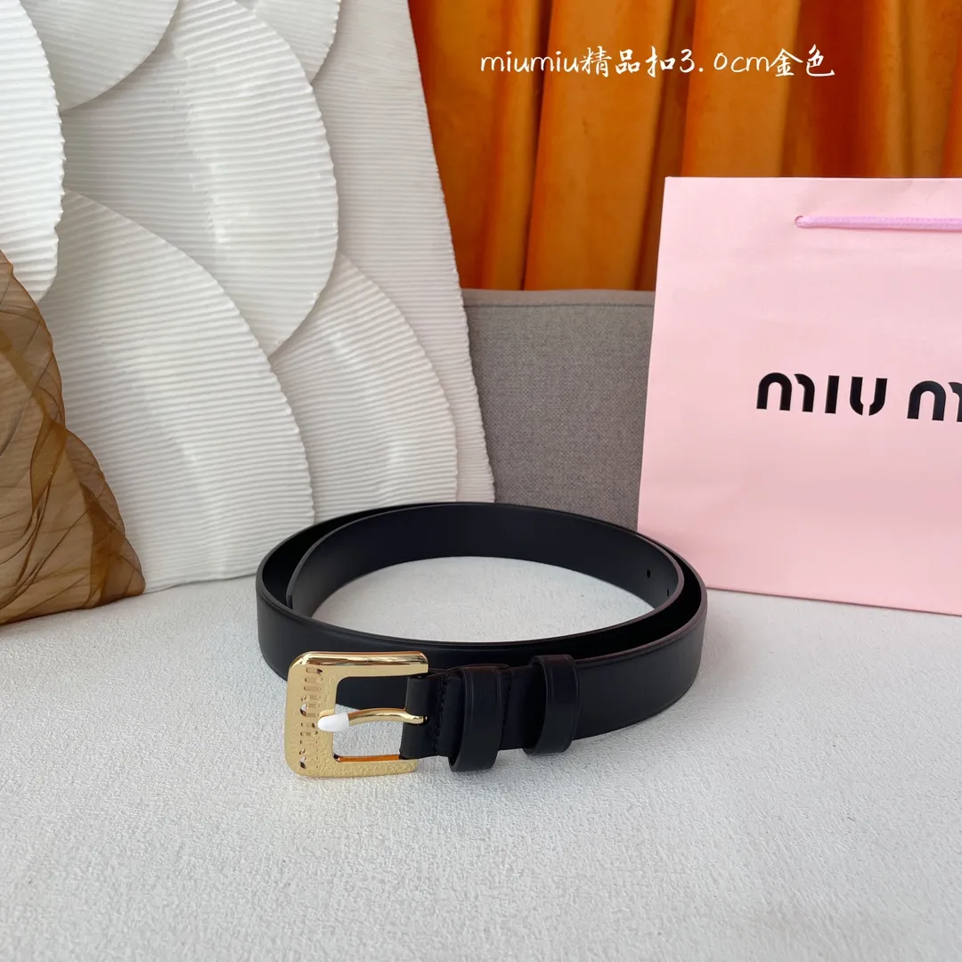 Miu Miu ブラックレザーベルト ゴールドバックル - 画像 (3)