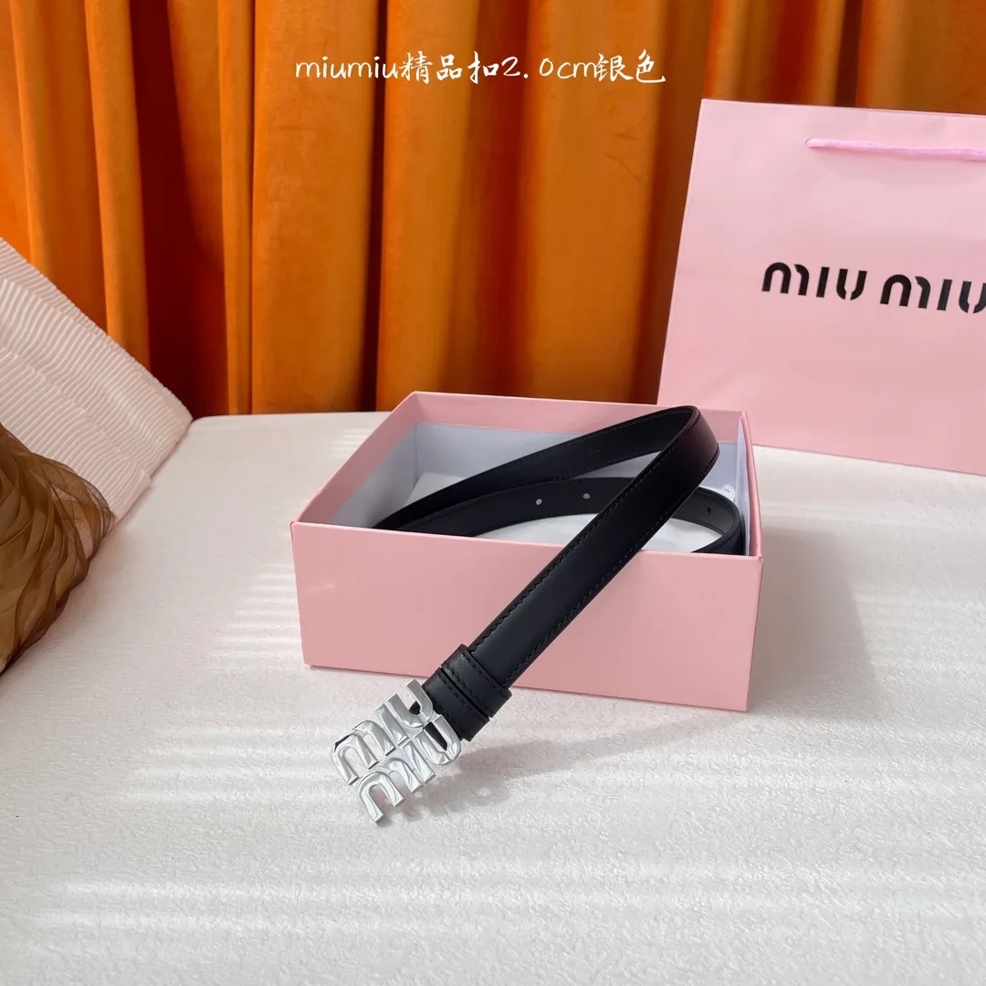 Miu Miu ブラックレザーベルト シルバーバックル