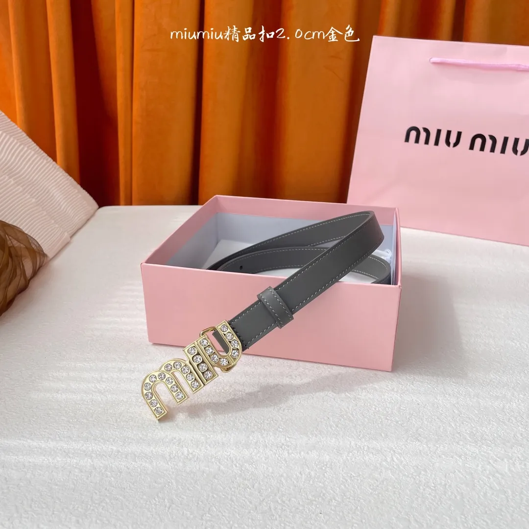 Miu Miu グレー レザーベルト クリスタルバックル