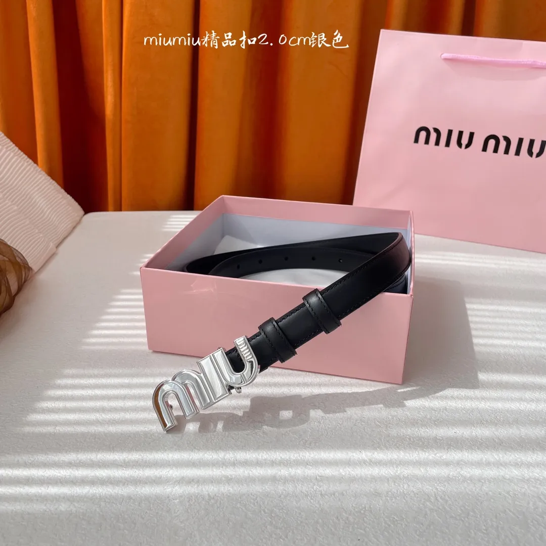 Miu Miu ブラックレザーベルト シルバーバックル
