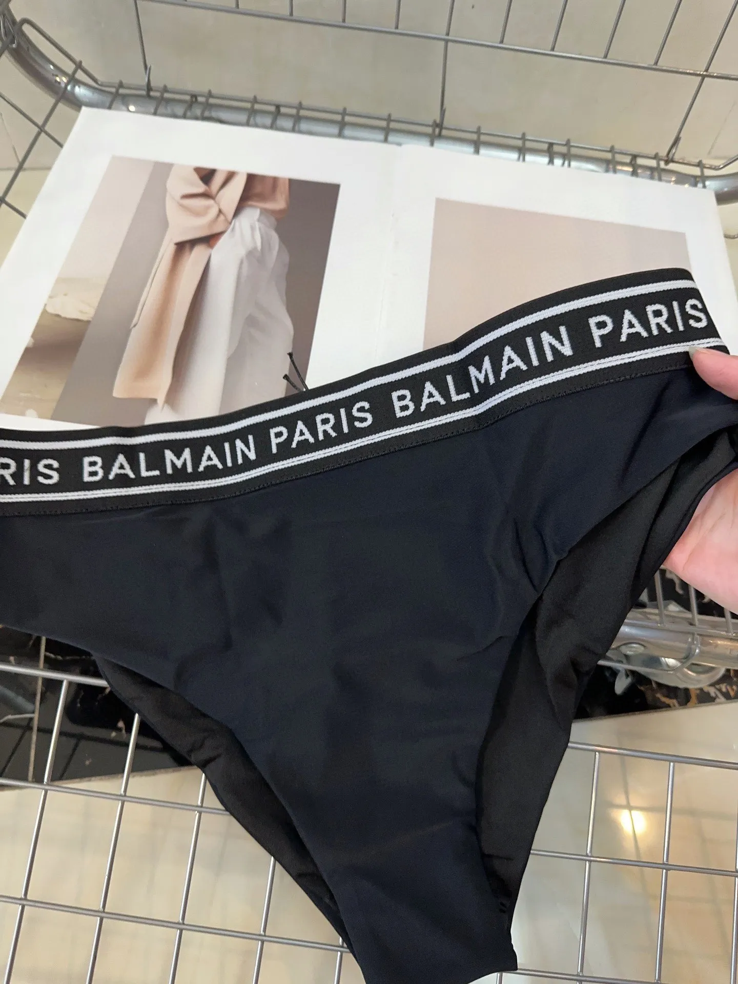 PIERRE BALMAIN パリ黒ビキニセット - 画像 (8)