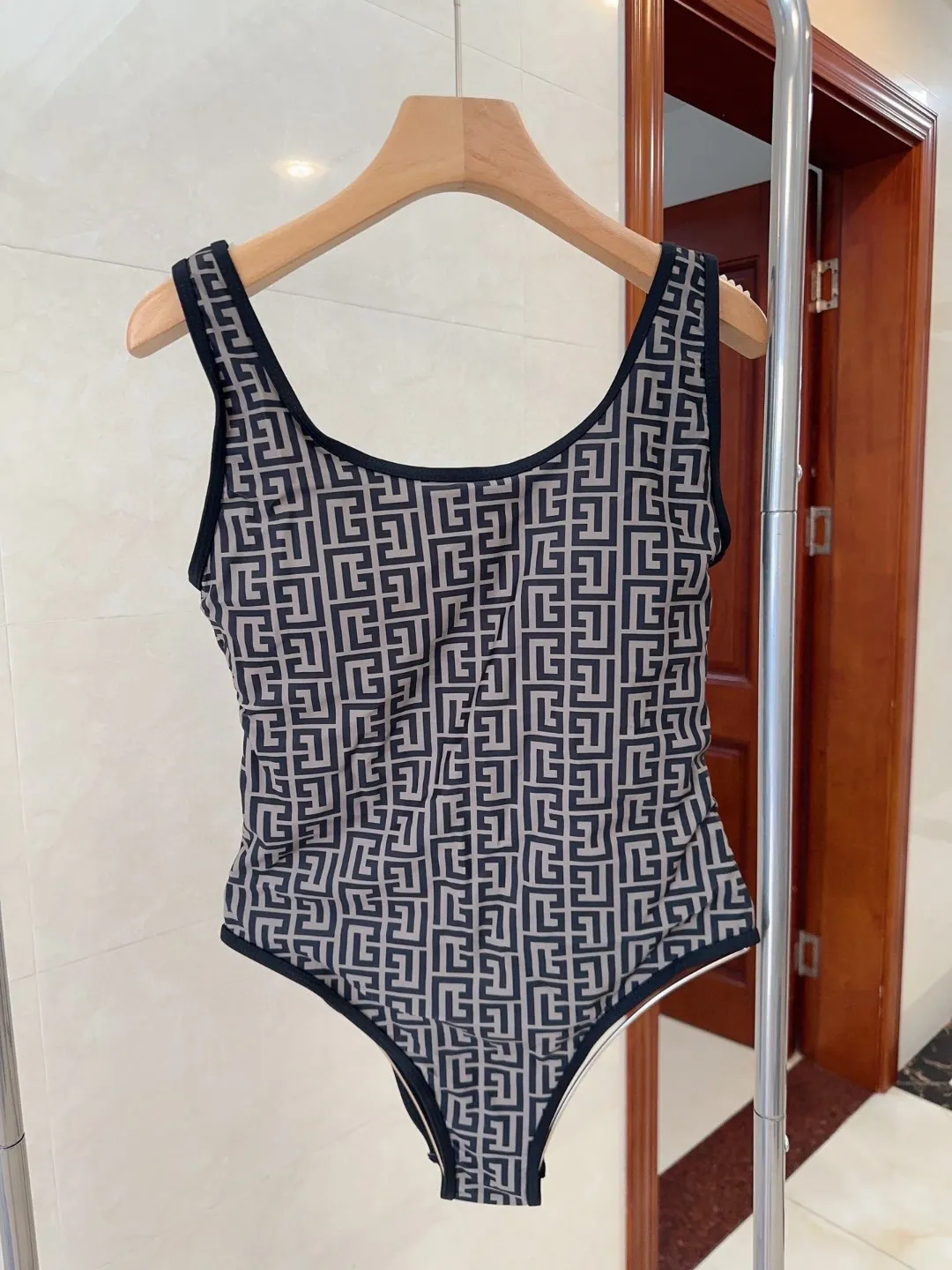 Balmain水着 黒 幾何柄ワンピース