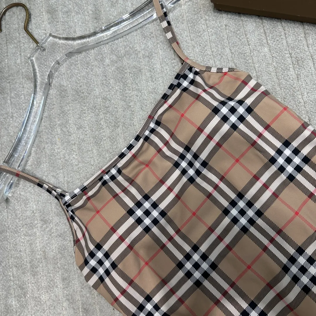 BURBERRY茶色木目のサスペンダー水着 - 画像 (3)