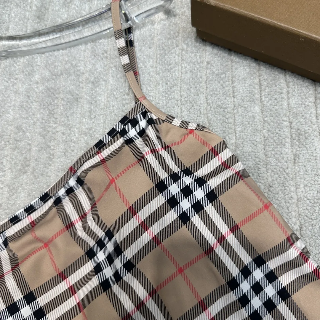 BURBERRY茶色木目のサスペンダー水着 - 画像 (4)