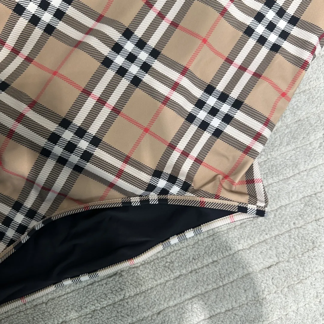 BURBERRY茶色木目のサスペンダー水着 - 画像 (5)
