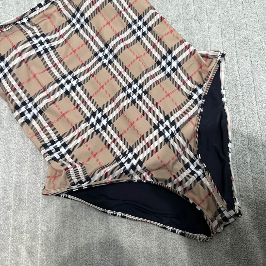 BURBERRY茶色木目のサスペンダー水着 - 画像 (6)