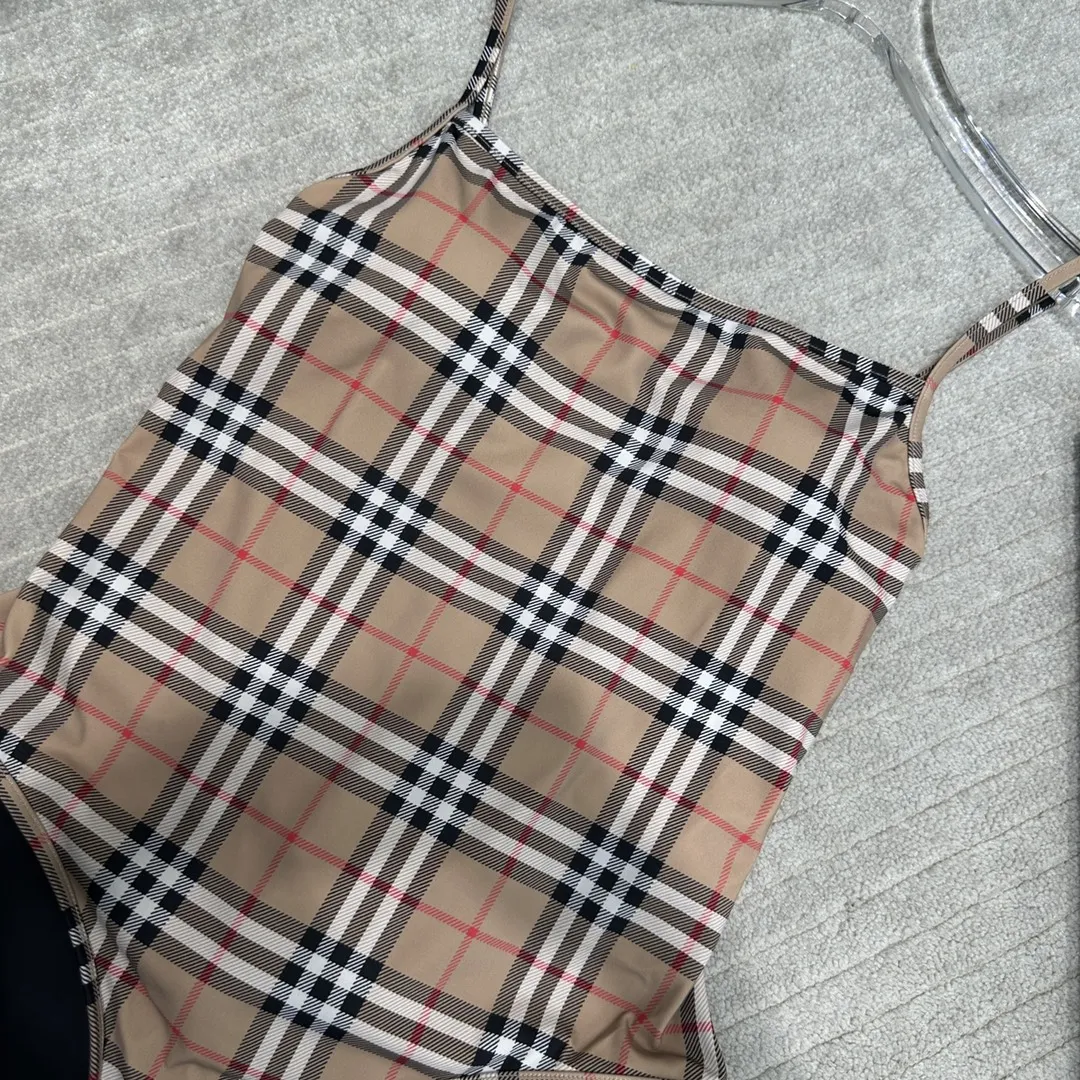 BURBERRY茶色木目のサスペンダー水着 - 画像 (7)