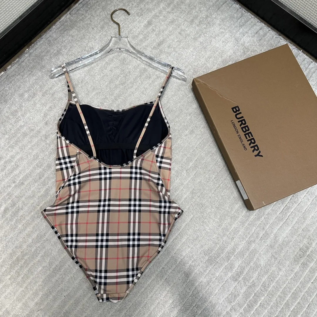 BURBERRY茶色木目のサスペンダー水着 - 画像 (8)