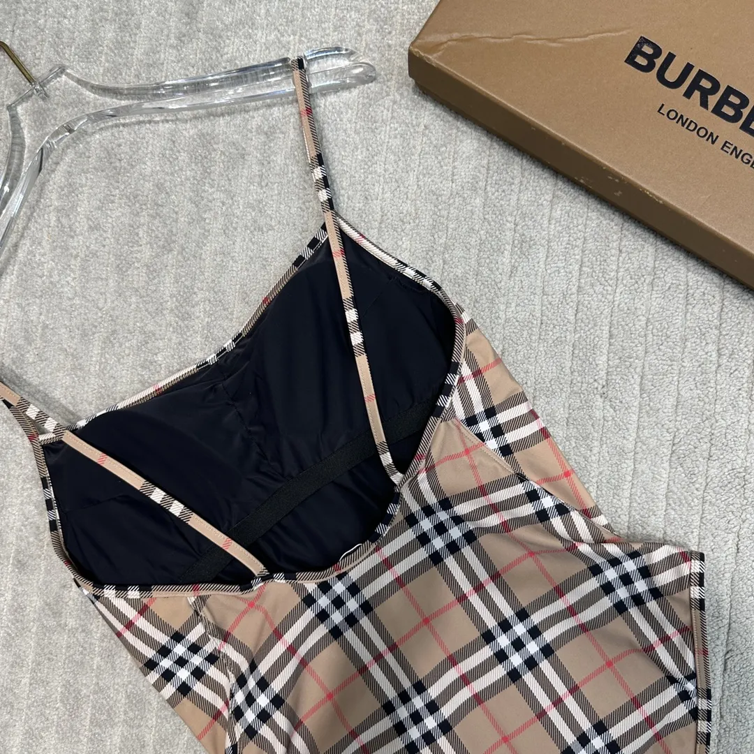 BURBERRY茶色木目のサスペンダー水着 - 画像 (9)