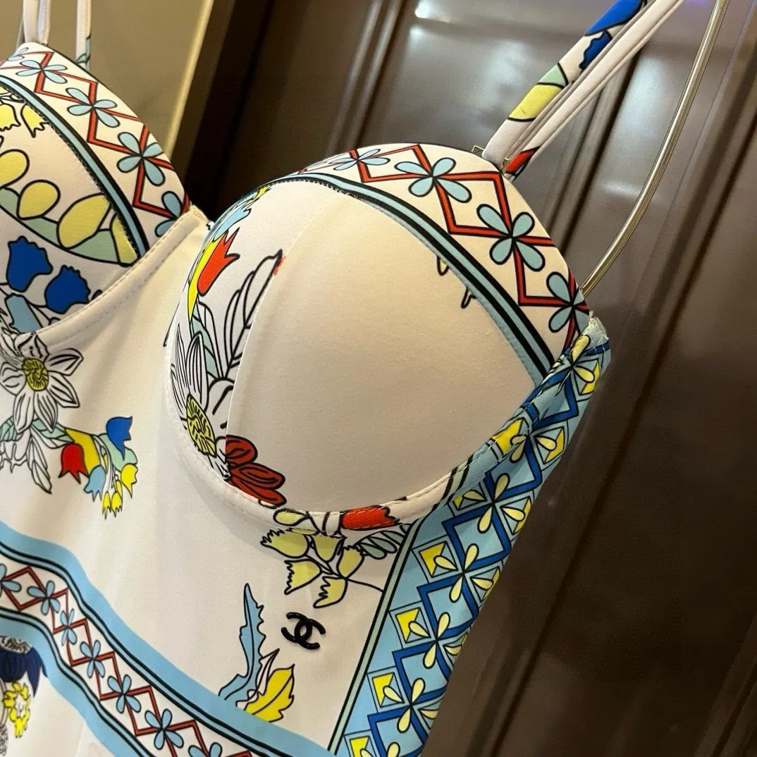 シャネル新作花柄ワンピース水着ホワイト - 画像 (6)