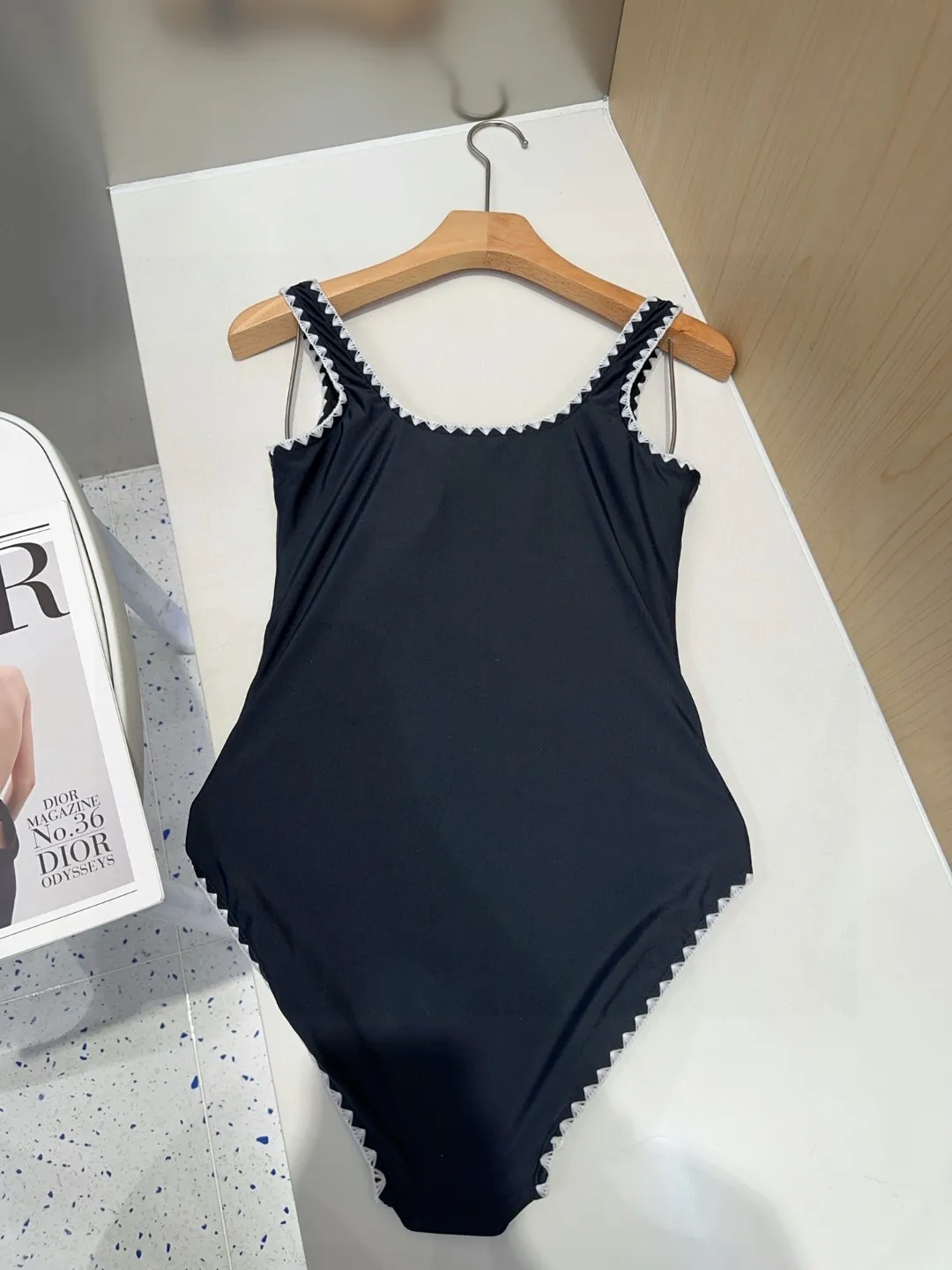 Chanel ブラック ボタン付きワンピース水着 - 画像 (3)