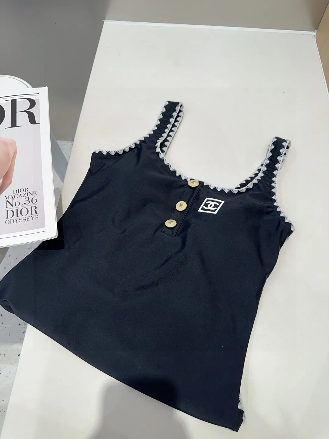 Chanel ブラック ボタン付きワンピース水着 - 画像 (7)