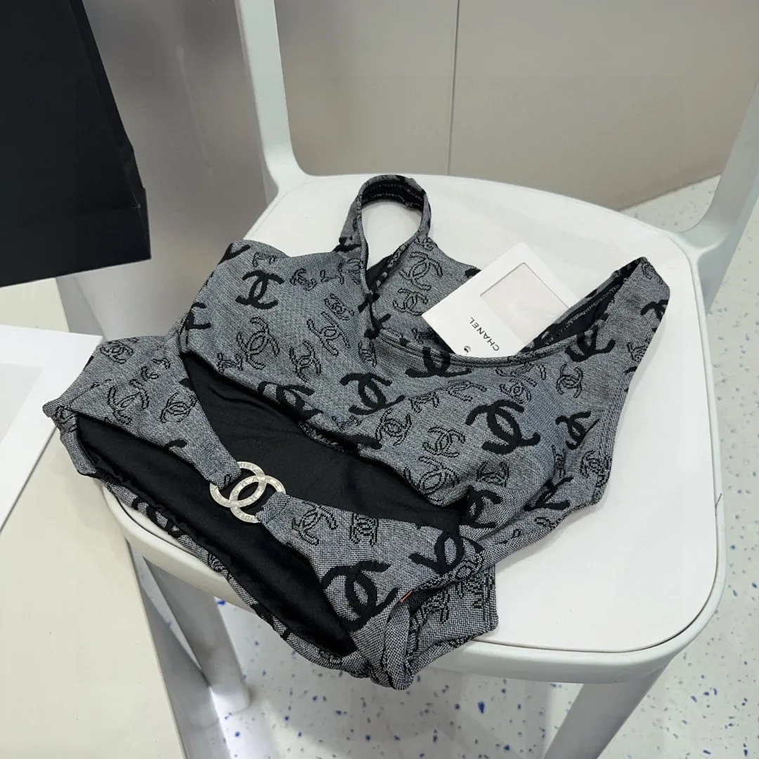 Chanel グレー水着 カットアウトデザイン - 画像 (12)