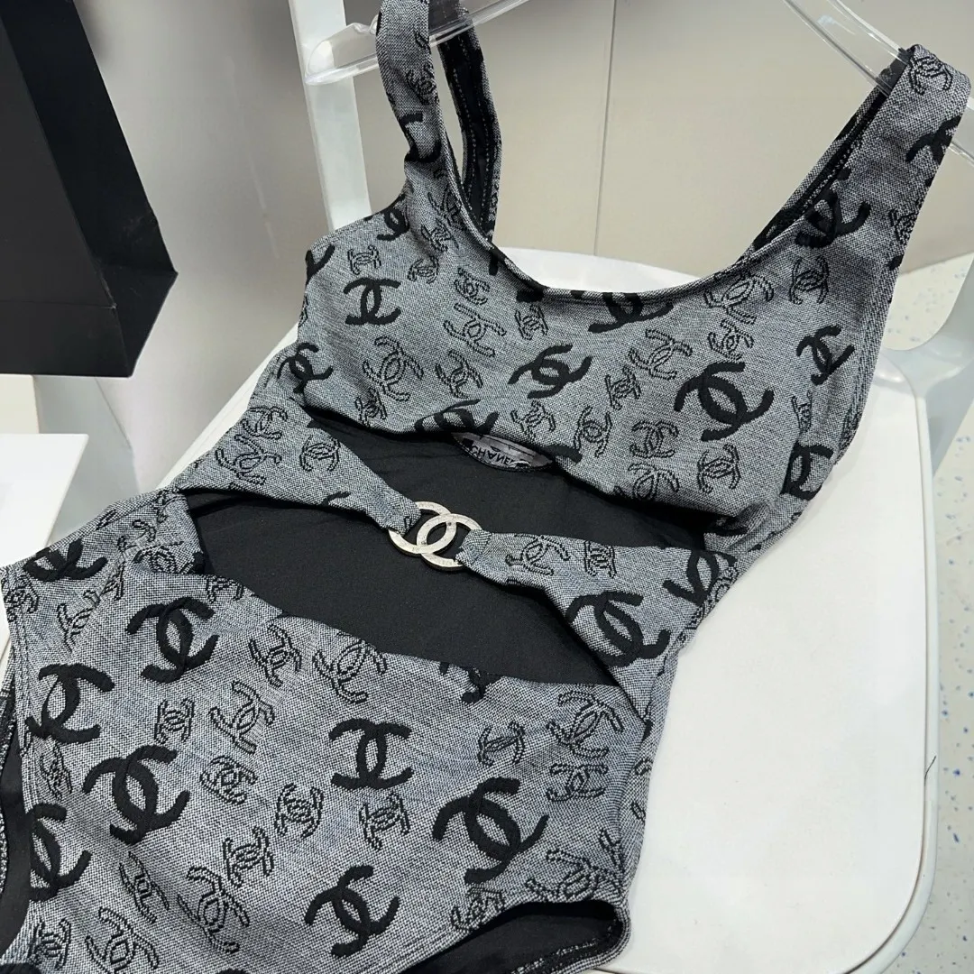 Chanel グレー水着 カットアウトデザイン - 画像 (5)
