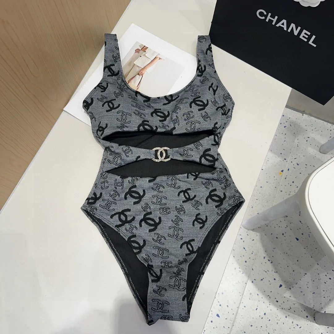 Chanel グレー水着 カットアウトデザイン - 画像 (6)