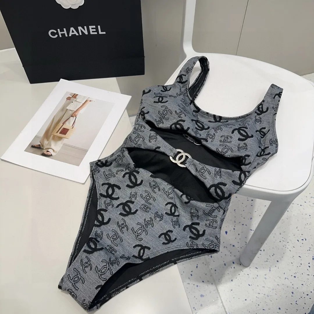 Chanel グレー水着 カットアウトデザイン - 画像 (9)