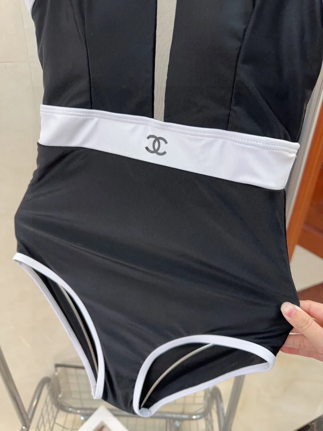 Chanel ブラックホワイトワンピース水着 - 画像 (5)