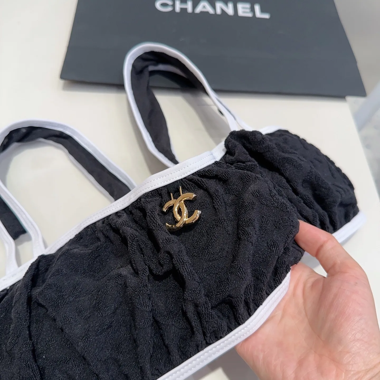 シャネル黒と白ビキニスタイル水着 - 画像 (7)