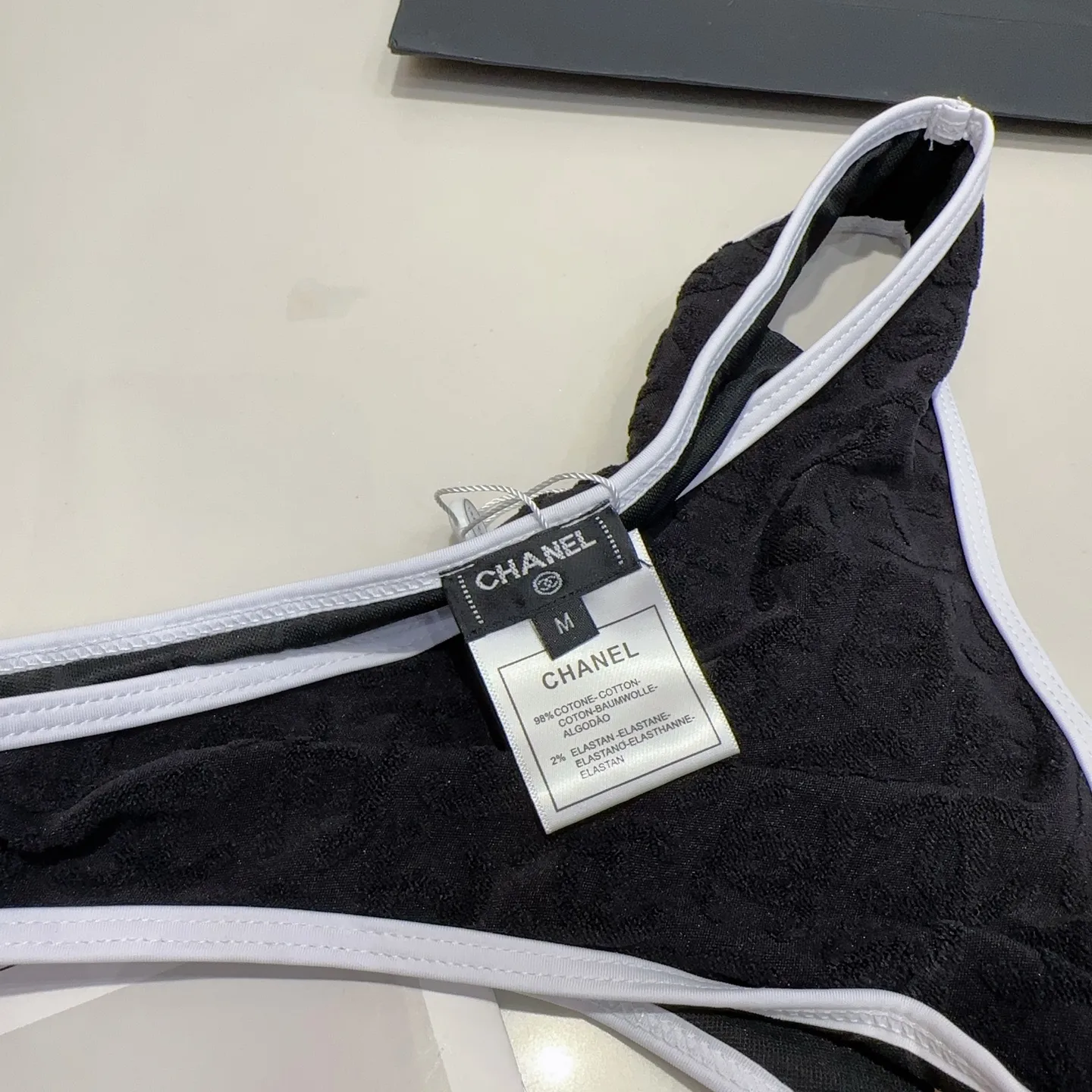 シャネル黒と白ビキニスタイル水着 - 画像 (9)