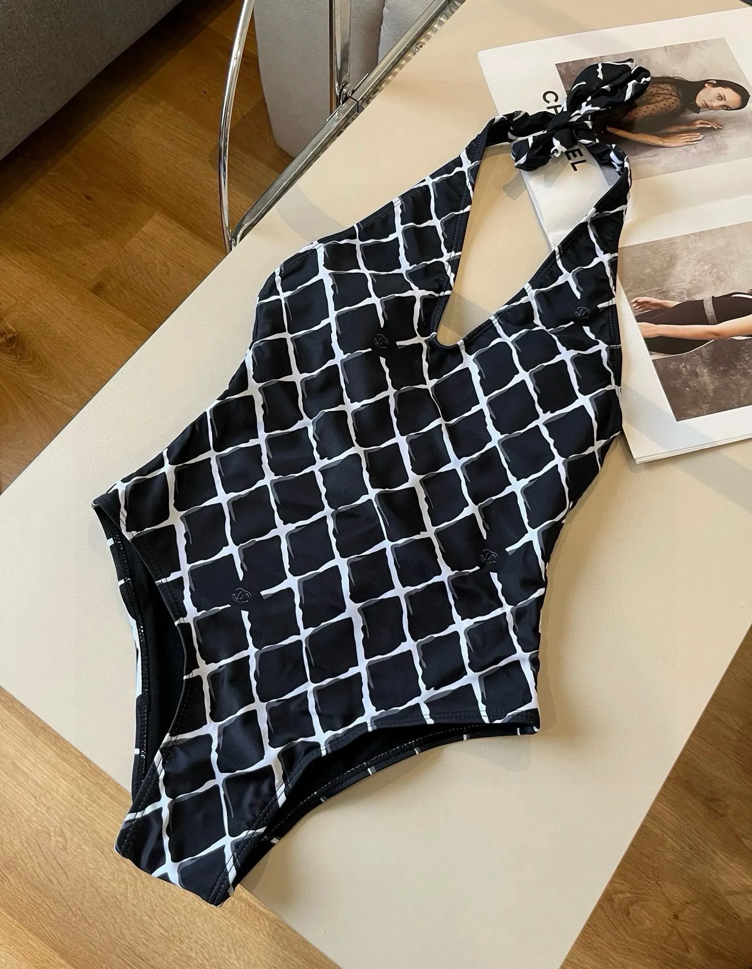 Chane黒白チェック柄ワンピース水着 - 画像 (4)