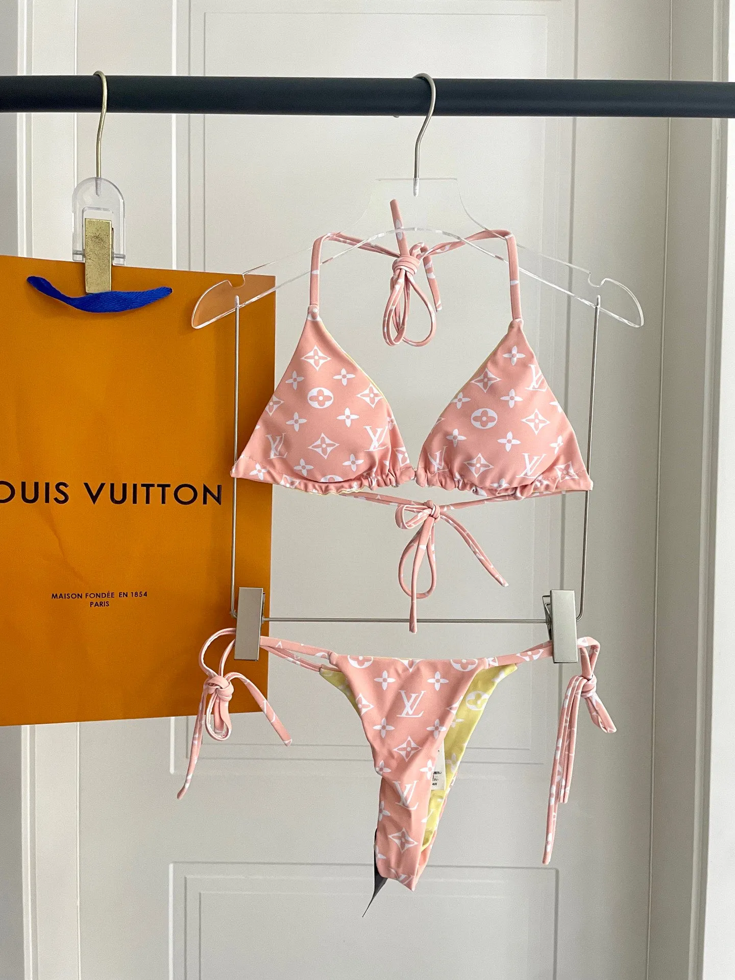 LOUIS VUITTON ピンクビキニ シンプルデザイン