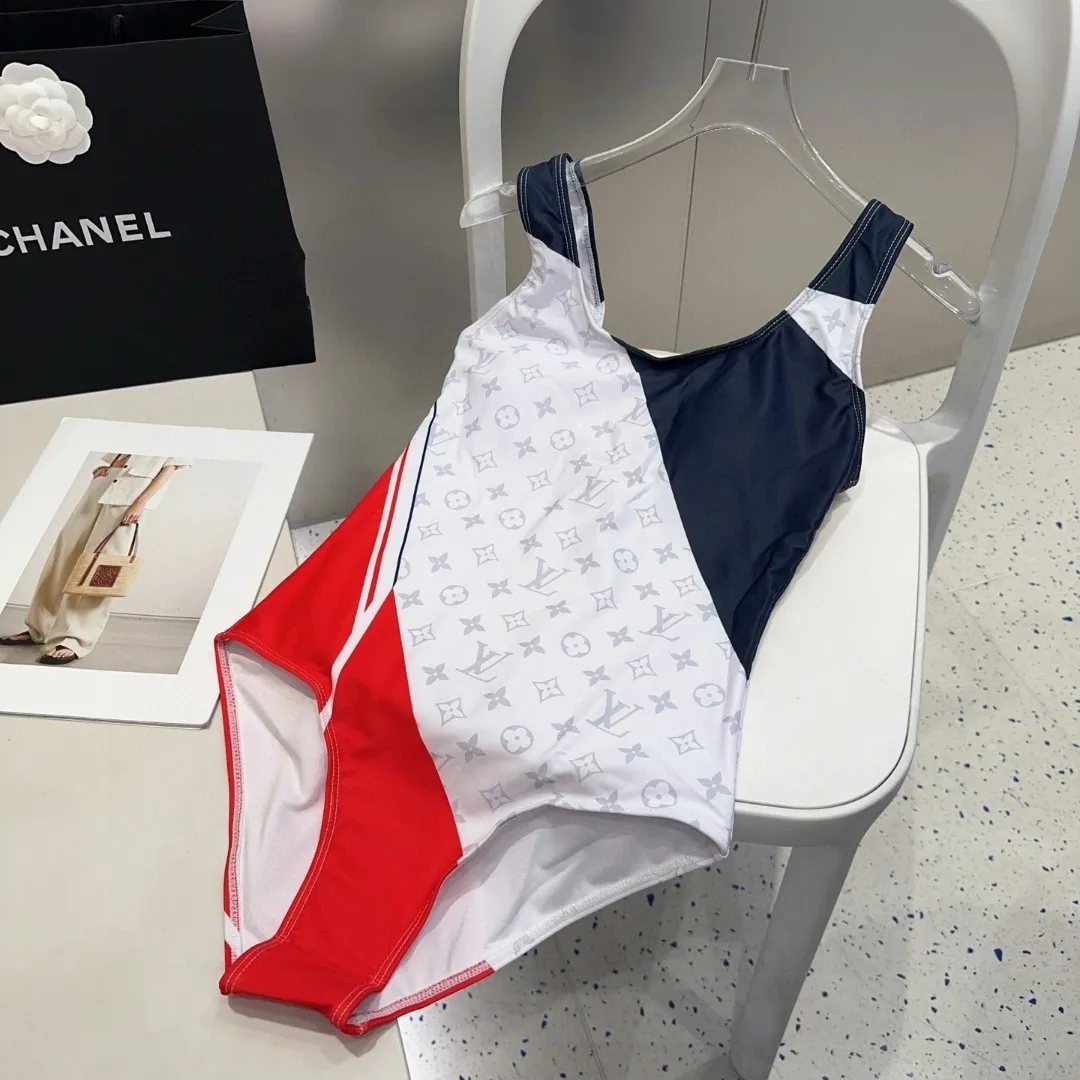 Louis Vuitton レッドホワイトブルースイムスーツ