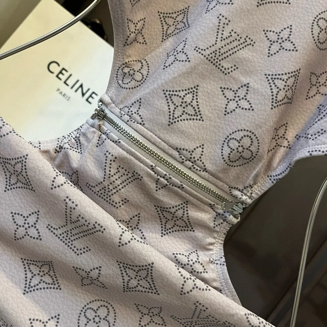 Louis Vuitton ホワイトワンピース水着 - 画像 (5)