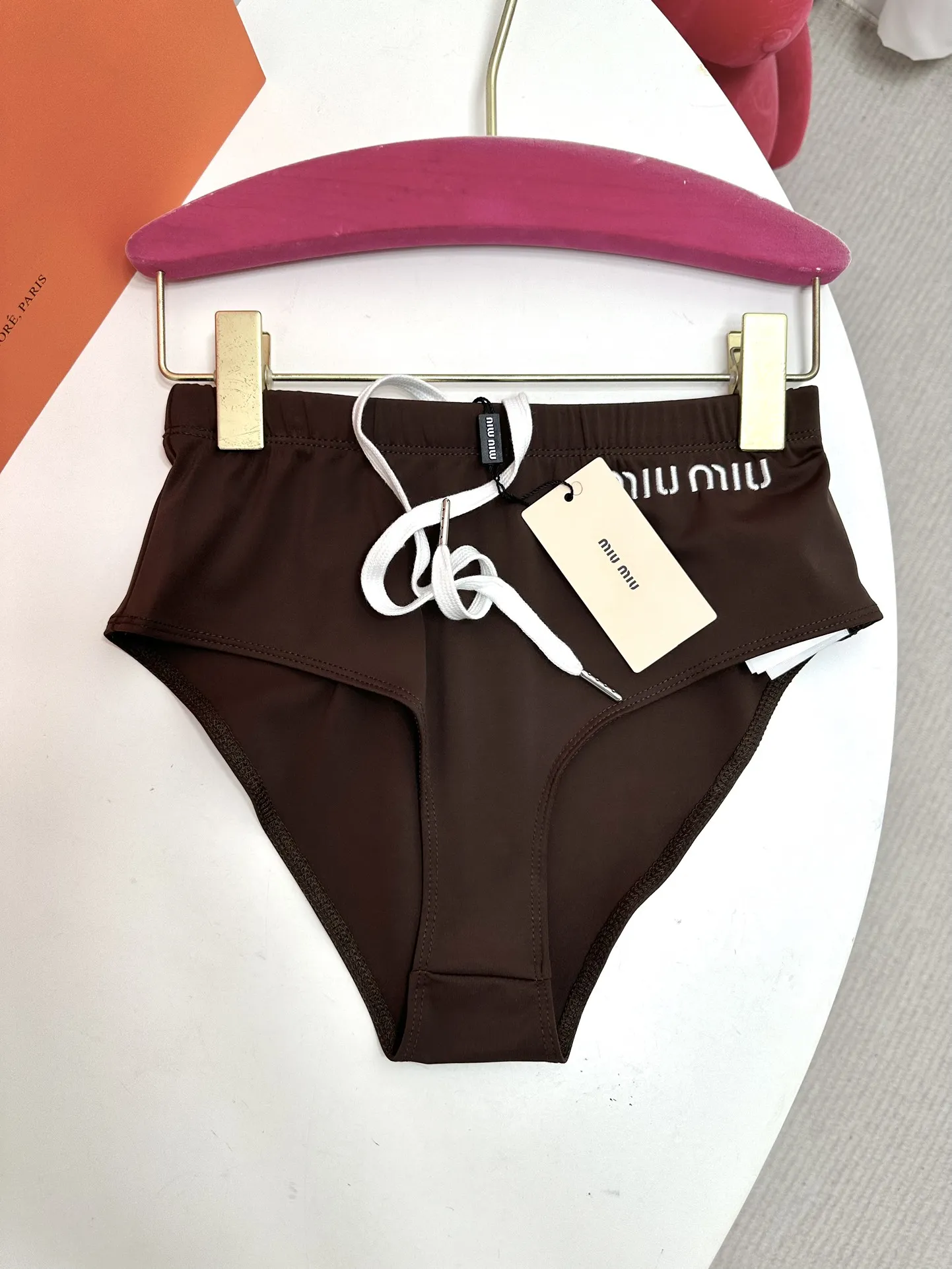 Miu Miu ニュアンスレタートライアングル水着パンツ 赤黒茶 - 画像 (5)