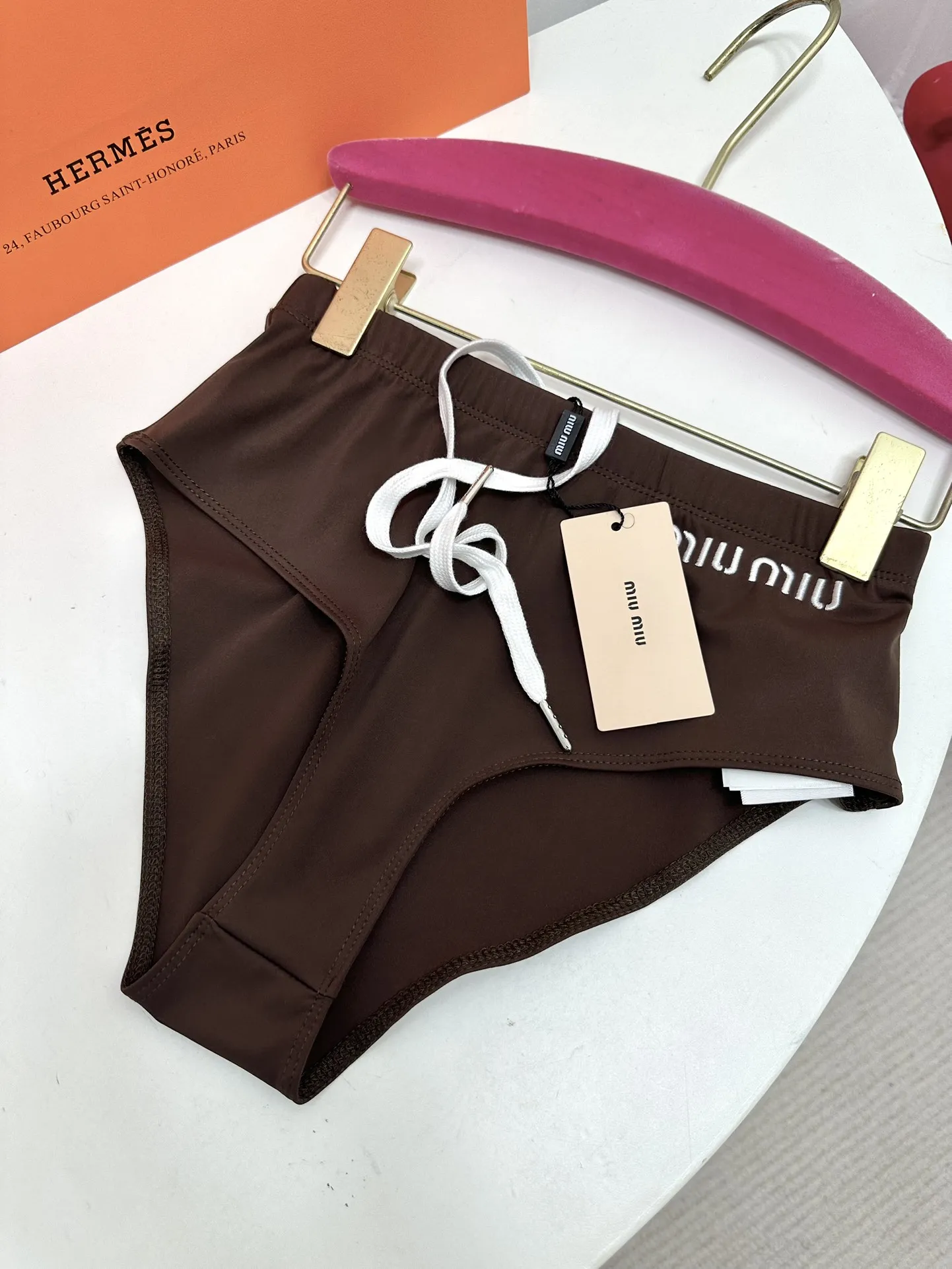 Miu Miu ニュアンスレタートライアングル水着パンツ 赤黒茶 - 画像 (6)