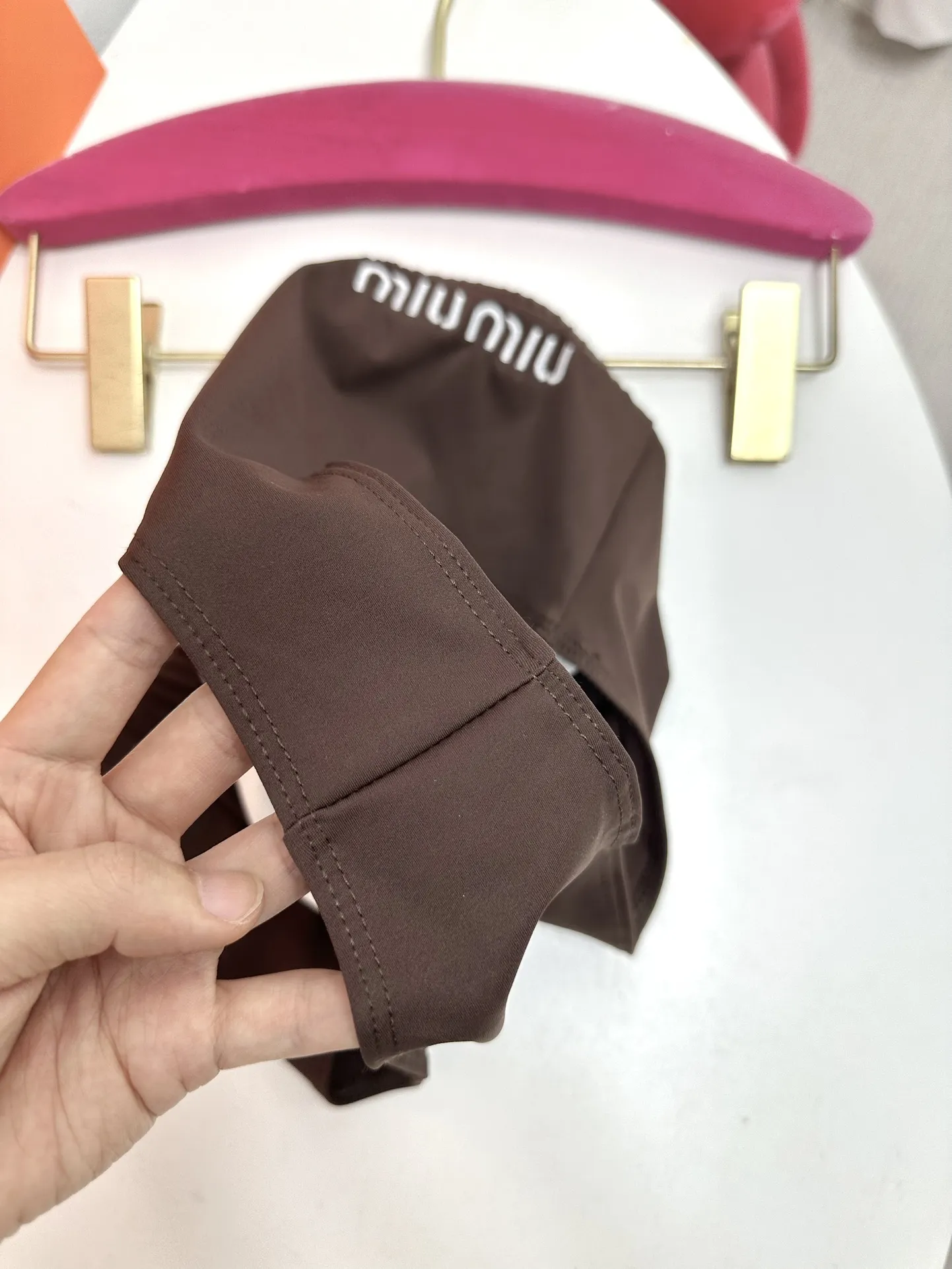 Miu Miu ニュアンスレタートライアングル水着パンツ 赤黒茶 - 画像 (8)