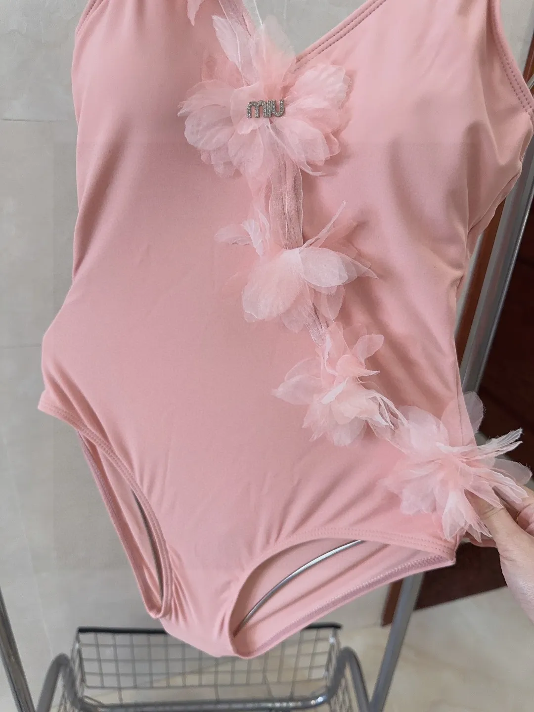 MIUMIU ピンクフラワーワンピース水着 - 画像 (5)
