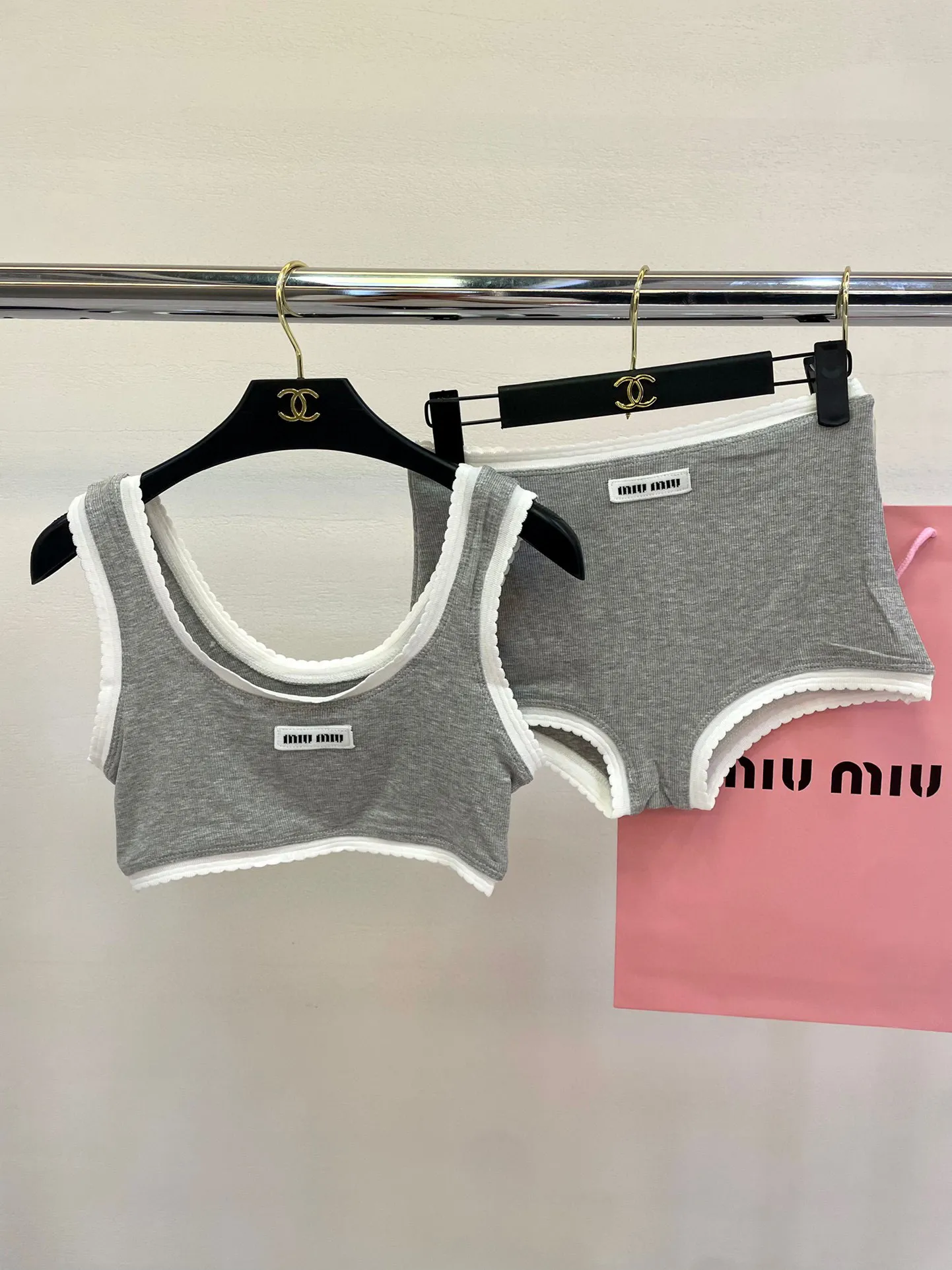 Miu Miu新款分体泳衣黒白無胸パッドS-Lサイズ - 画像 (7)