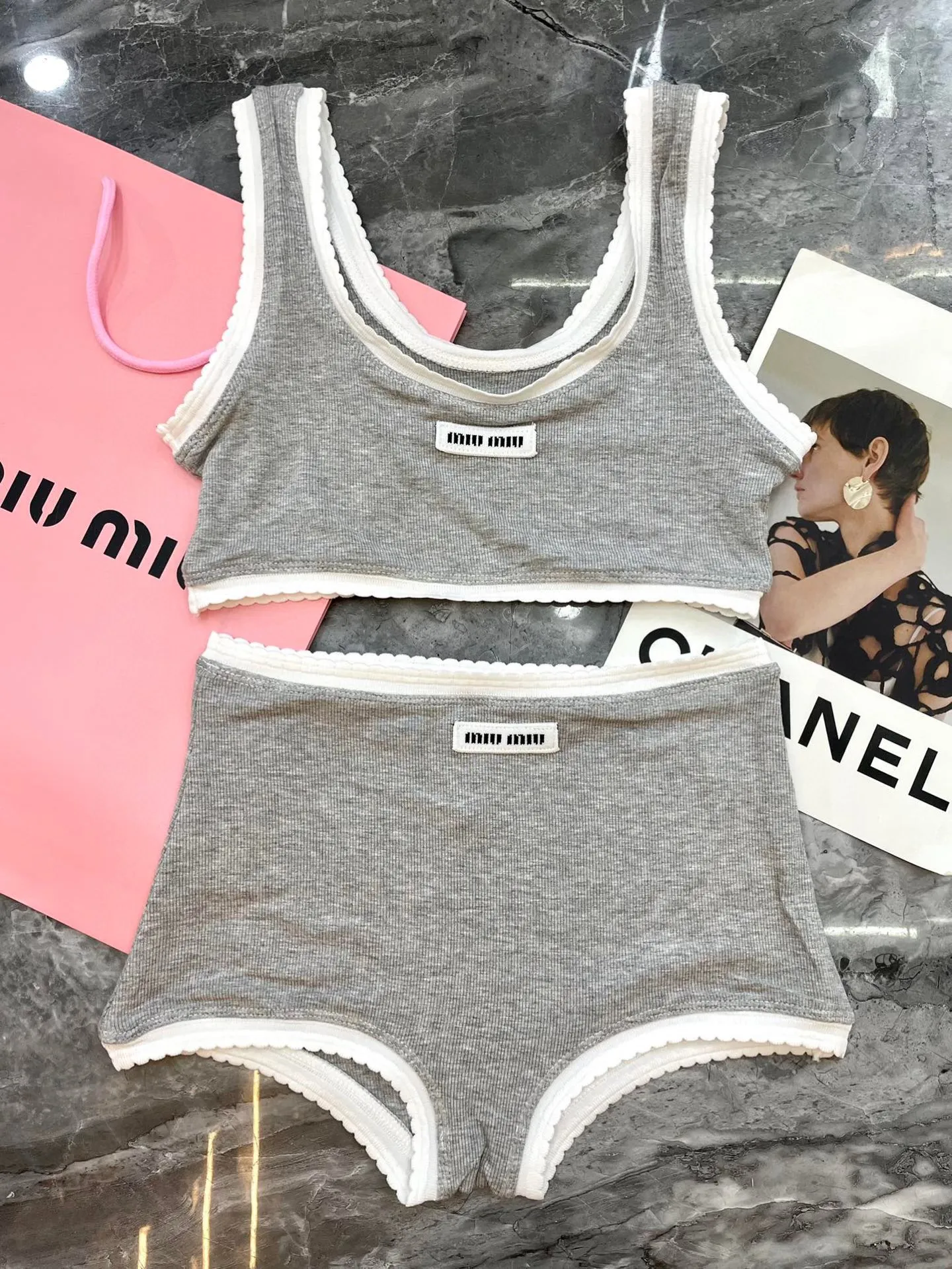 Miu Miu新款分体泳衣黒白無胸パッドS-Lサイズ - 画像 (9)