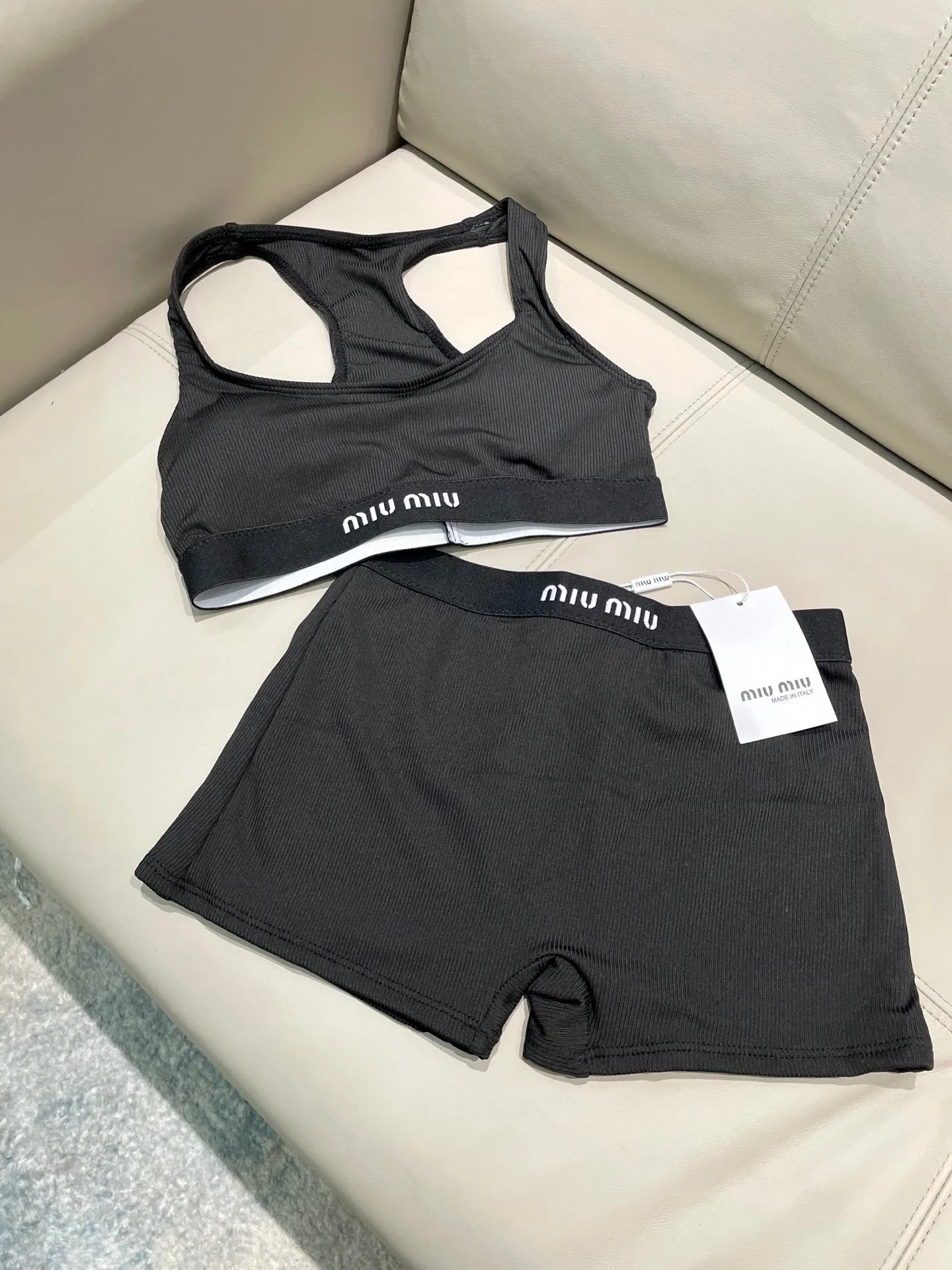 Miu Miu ブラック分体型スイムウェア - 画像 (8)