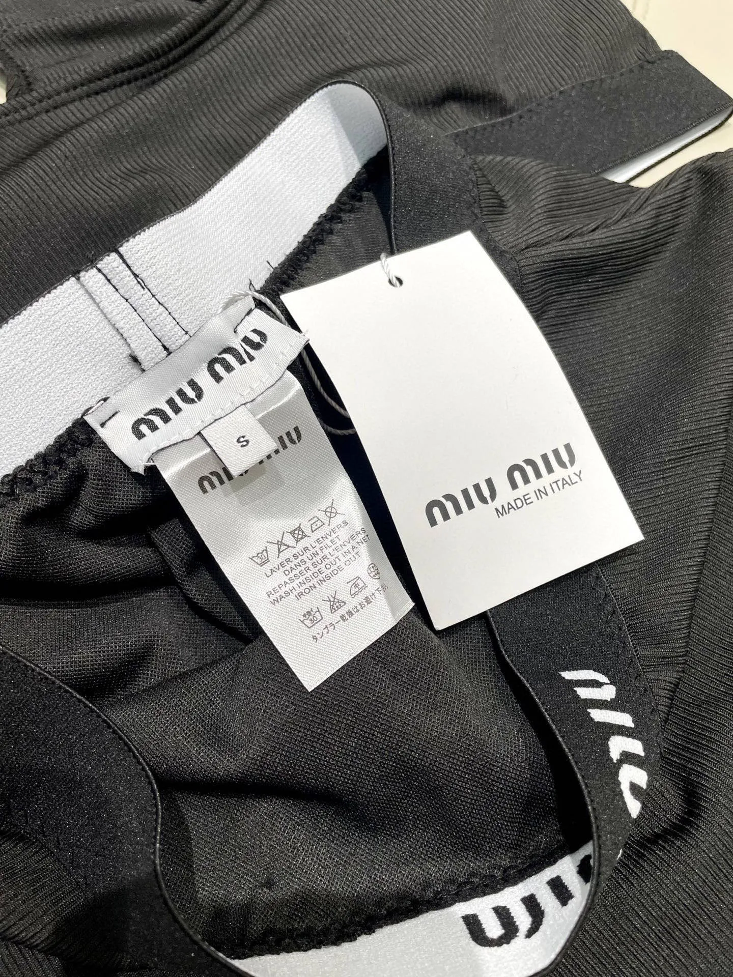 Miu Miu ブラック分体型スイムウェア - 画像 (10)