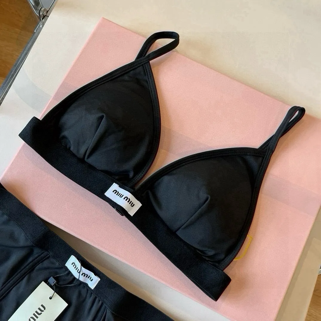 Miu Miu ブラック分体スイムウェア - 画像 (4)