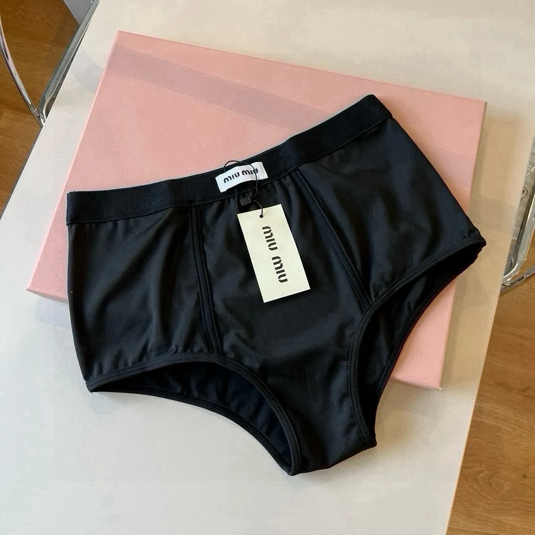 Miu Miu ブラック分体スイムウェア - 画像 (5)