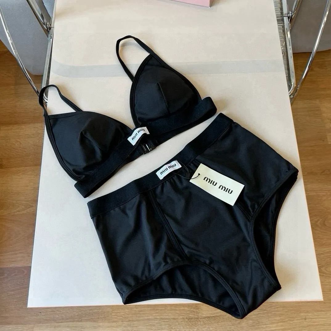 Miu Miu ブラック分体スイムウェア - 画像 (10)