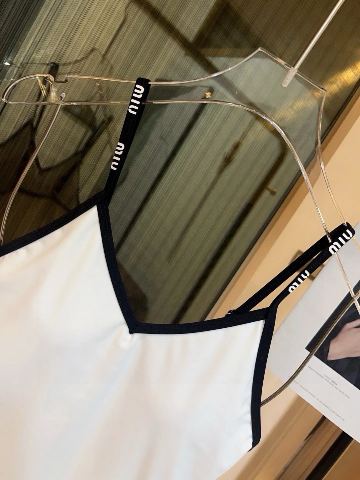 MiuMiu ホワイト ビキニ セット - 画像 (3)