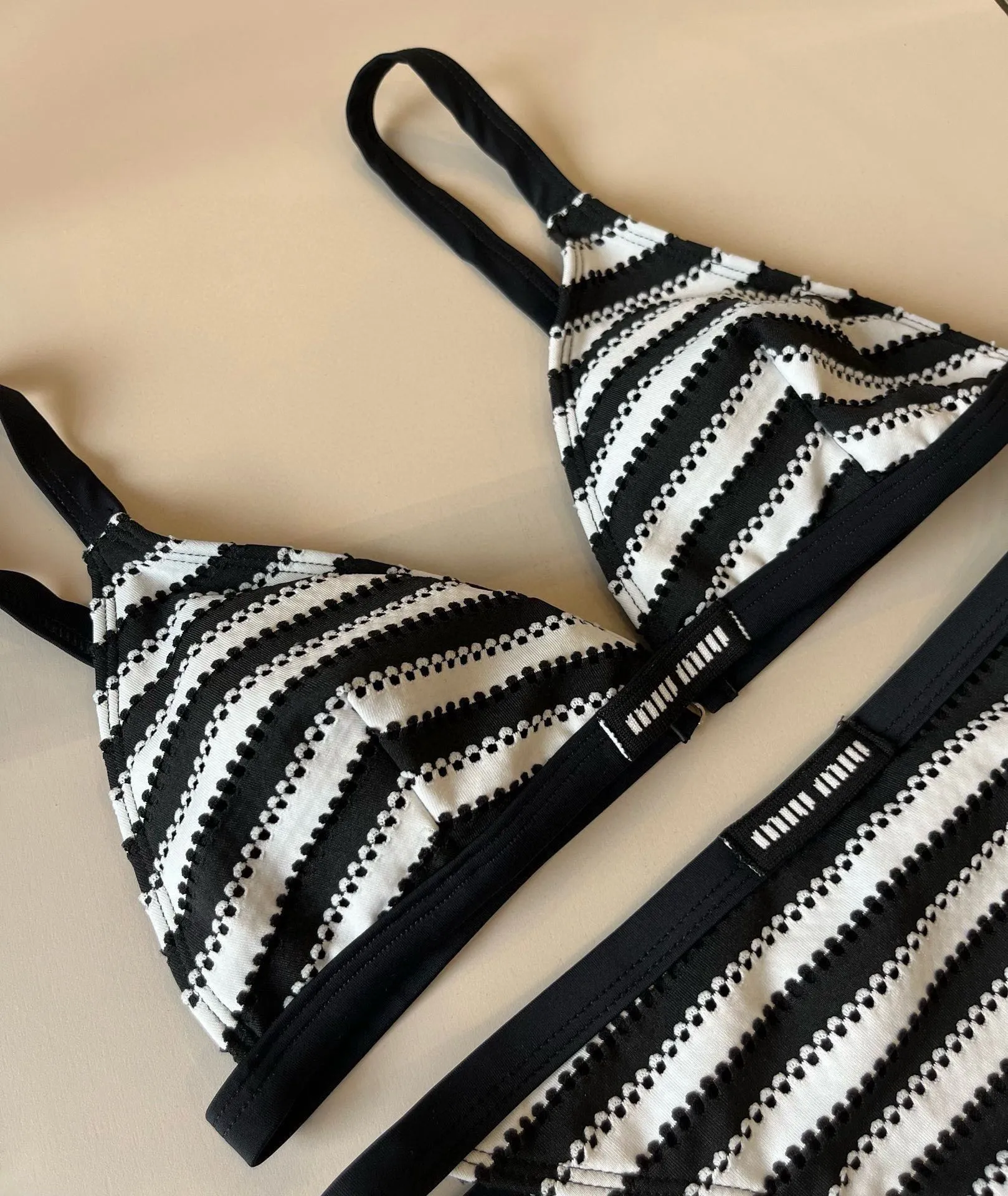 MiuMiu公式新作ビキニ黒白ストライプSMLXL - 画像 (7)
