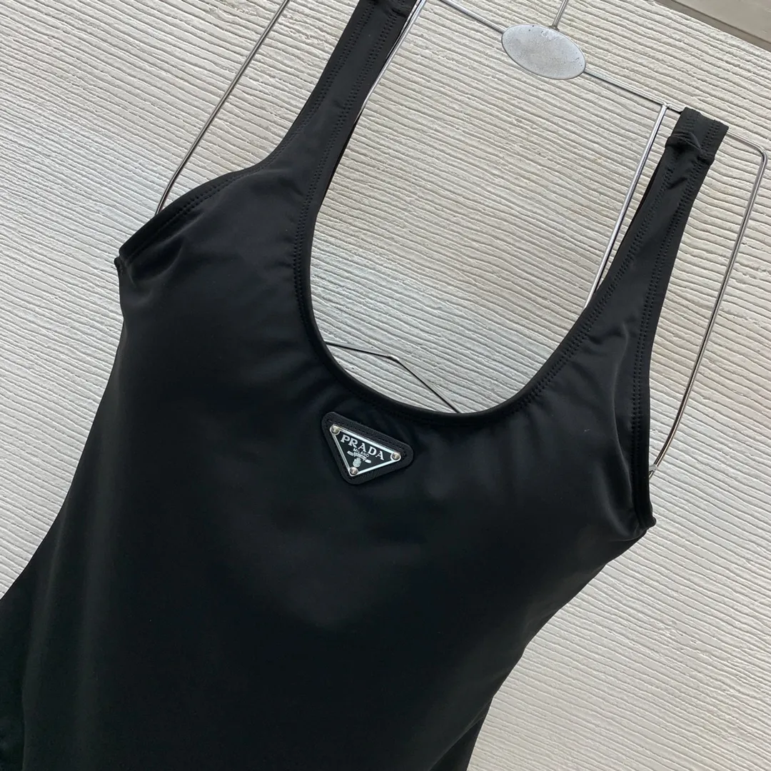 プラダ 新作ブラックUネックワンピース水着 - 画像 (3)