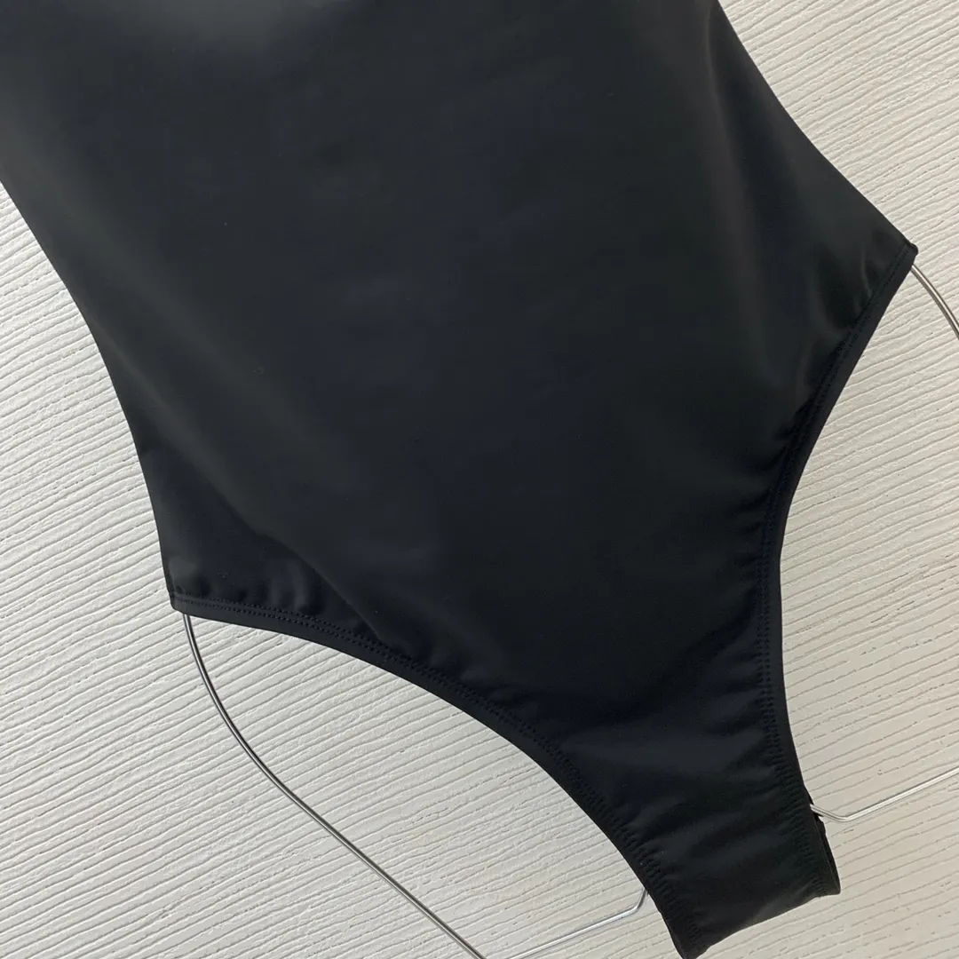 プラダ 新作ブラックUネックワンピース水着 - 画像 (4)