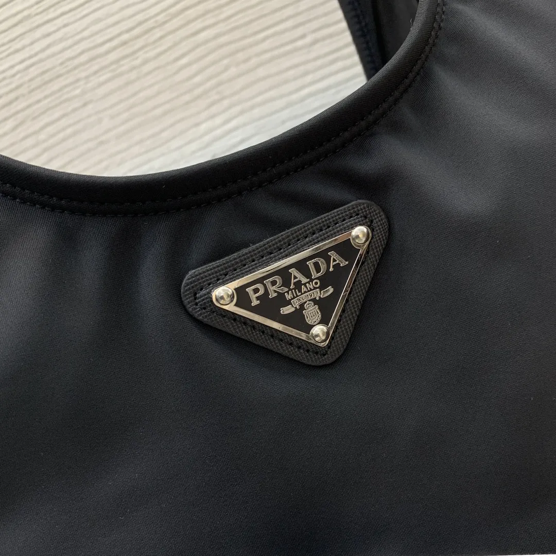 プラダ 新作ブラックUネックワンピース水着 - 画像 (6)