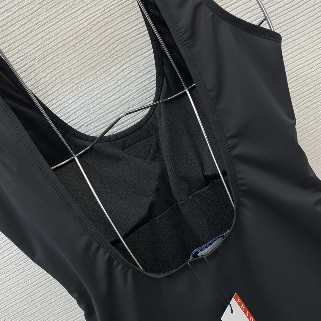 プラダ 新作ブラックUネックワンピース水着 - 画像 (9)