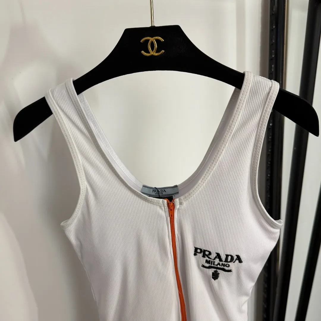 Prada 新款ロゴ刺繍半ジップワンピース水着 白黒 S-XL - 画像 (3)
