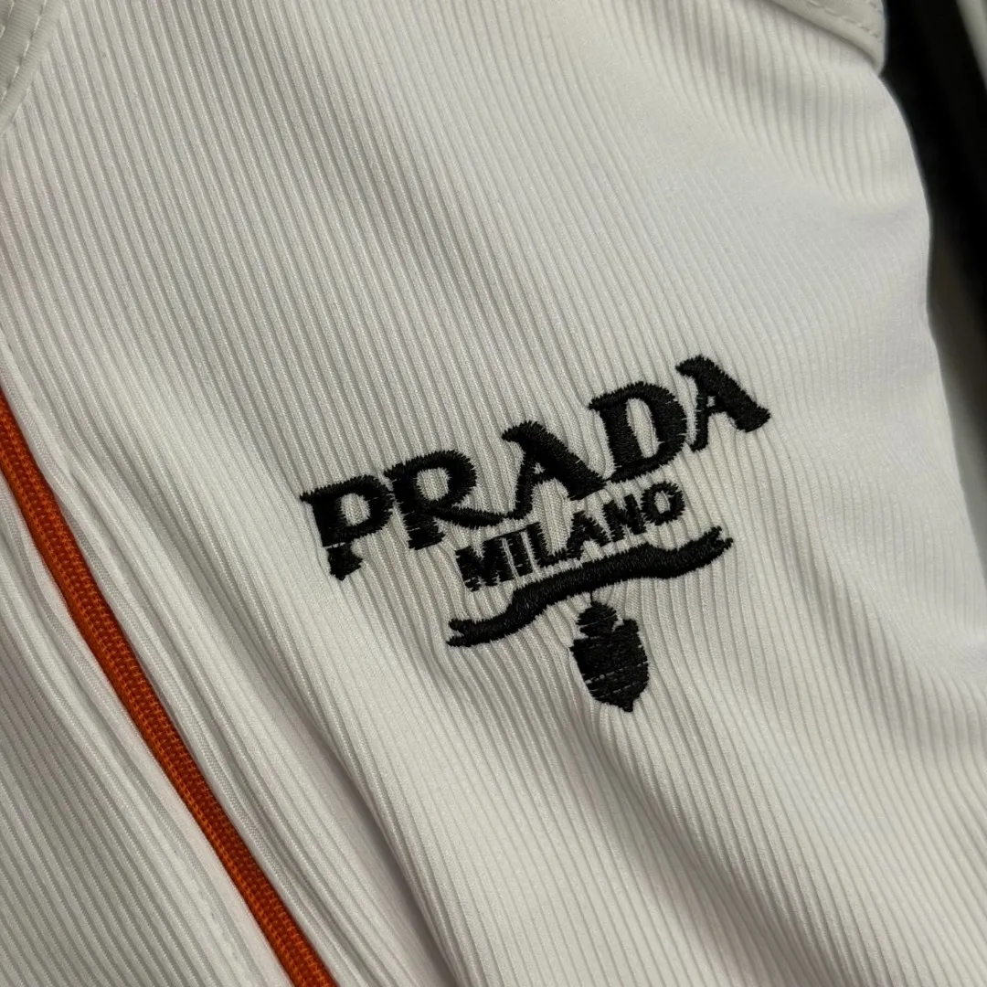 Prada 新款ロゴ刺繍半ジップワンピース水着 白黒 S-XL - 画像 (5)
