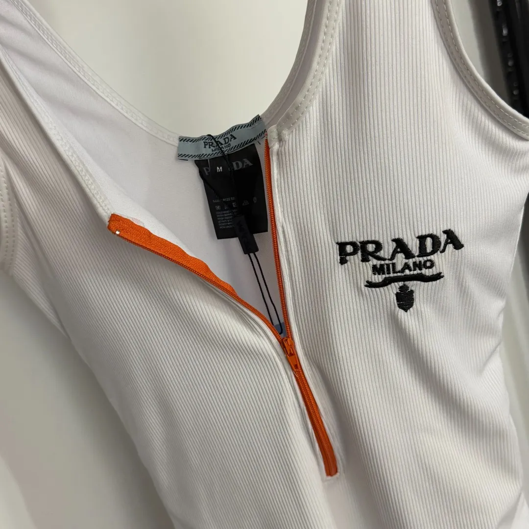 Prada 新款ロゴ刺繍半ジップワンピース水着 白黒 S-XL - 画像 (6)