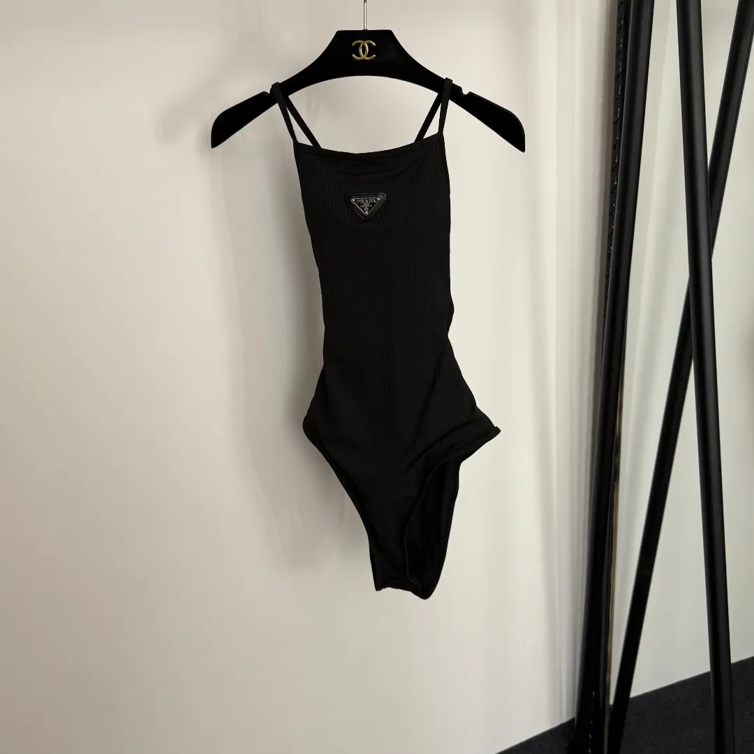 プラダ新作ワンピース水着