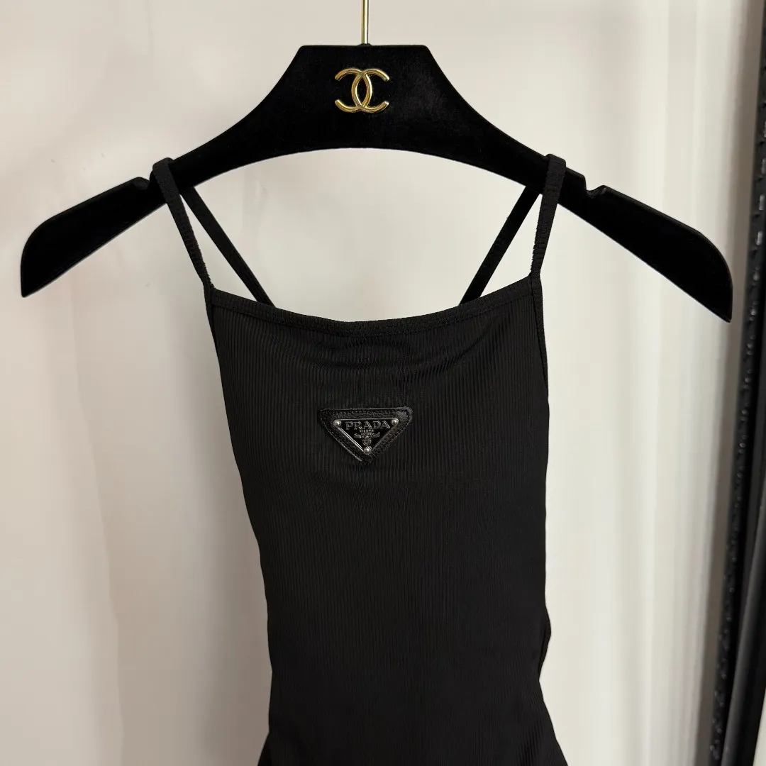 プラダ新作ワンピース水着 - 画像 (3)