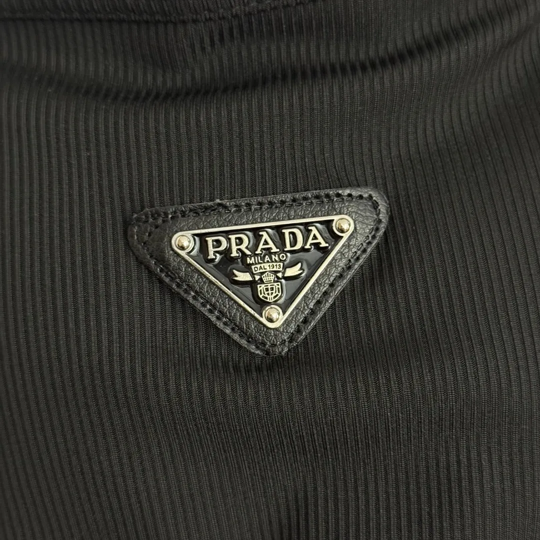 プラダ新作ワンピース水着 - 画像 (5)